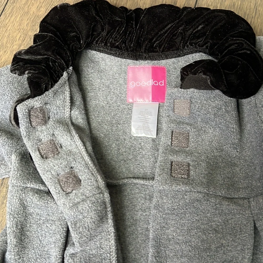 Size 2T coat and matching hat - Picture 2 of 3